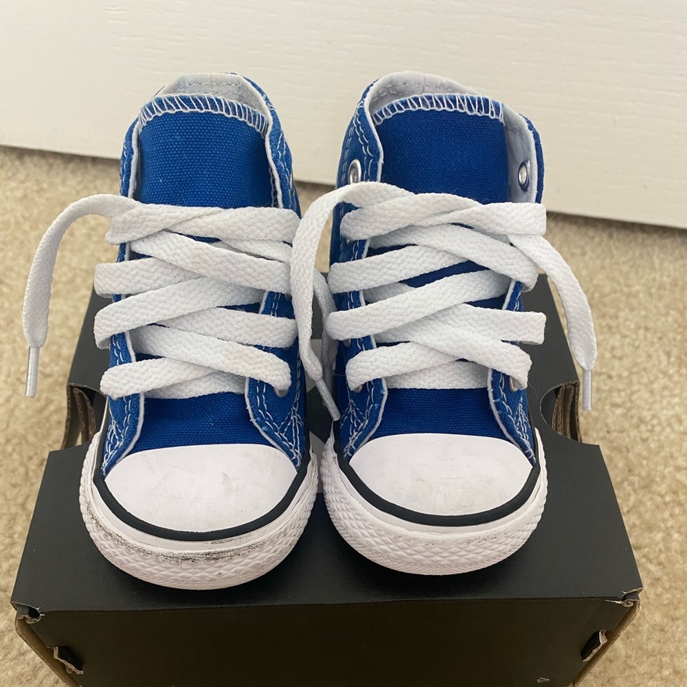 Blue Converse 4c